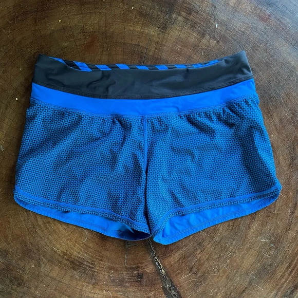 Women’s Lululemon Groovy Run Short Cornflower Blue Black Inkwell size 6 EUC - Picture 2 of 8